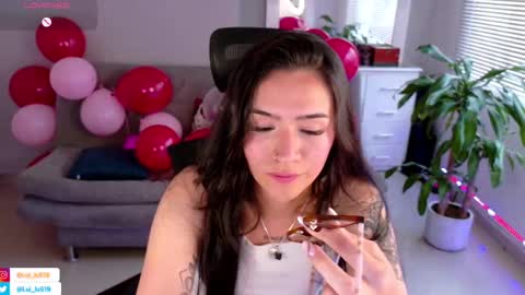 Luisa    online show from February 2025 10:21:01 PM