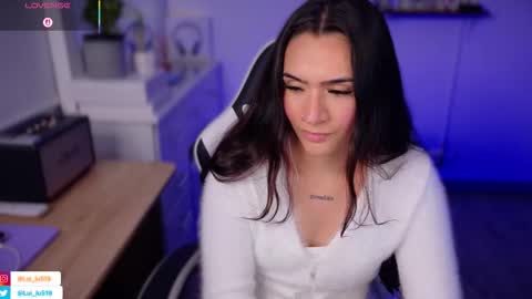 Luisa    online show from September 2025 11:38:02 PM