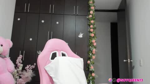 Snapshot of soyqeen chatting on September 2025 04:03:01 AM SoyQueen online show from September 2025 04:03:01 AM