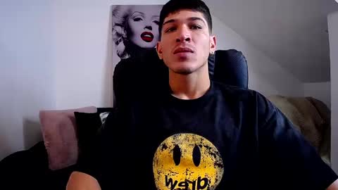 Snapshot of soyraydimarco_ chatting on December 2024 03:15:01 PM RayDimarco independent model online show from December 2024 03:15:01 PM