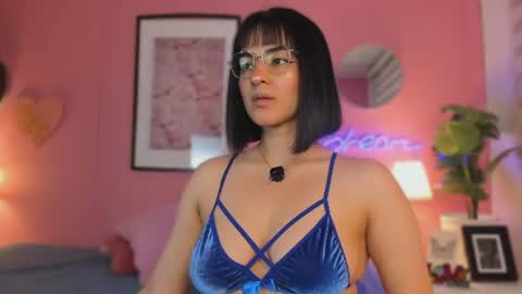 Snapshot of soysaraa_ chatting on June 2026 05:38:02 AM Aleja online show from June 2026 05:38:02 AM