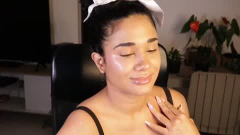 Snapshot of soytropicalfruit chatting on October 2025 11:38:01 PM You want to talk to me more personal follow me in My Channel VIP 50 the discount online show from October 2025 11:38:01 PM