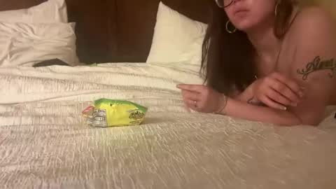 Snapshot of spacecase843 chatting on December 2024 02:42:02 AM TrndSettrz online show from December 2024 02:42:02 AM