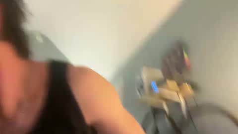 Snapshot of spacecase843 chatting on January 2025 04:08:01 AM TrndSettrz online show from January 2025 04:08:01 AM