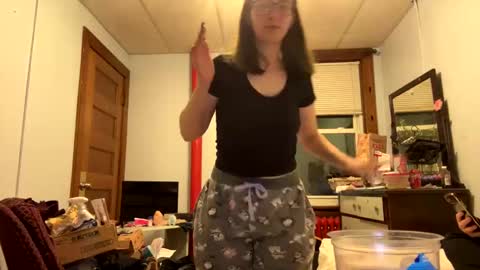 Snapshot of spaceyyybaby chatting on November 2025 07:55:02 AM Saturn online show from November 2025 07:55:02 AM