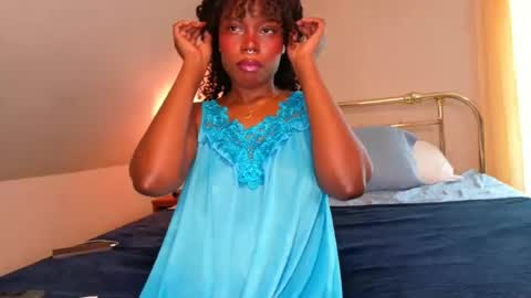 Snapshot of sparklingsoleil chatting on June 2026 03:56:01 PM Soleil online show from June 2026 03:56:01 PM