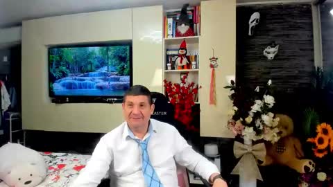 Snapshot of spartandaddy48 chatting on April 2026 01:01:02 AM Spartan online show from April 2026 01:01:02 AM