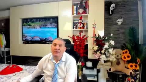 Snapshot of spartandaddy48 chatting on May 2026 11:55:01 PM Spartan online show from May 2026 11:55:01 PM