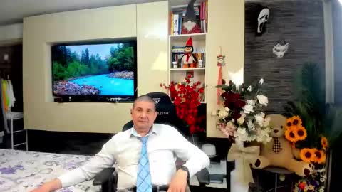 Snapshot of spartandaddy48 chatting on May 2026 11:02:01 PM Spartan online show from May 2026 11:02:01 PM