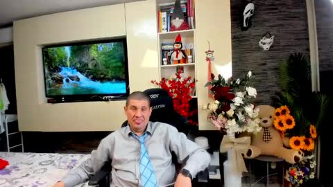 Snapshot of spartandaddy48 chatting on May 2026 01:44:01 AM Spartan online show from May 2026 01:44:01 AM