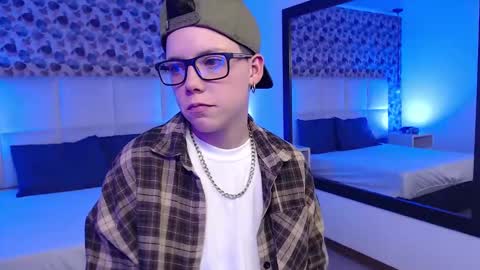 Snapshot of spencerm_ chatting on October 2025 08:58:01 PM spencerm_ online show from October 2025 08:58:01 PM