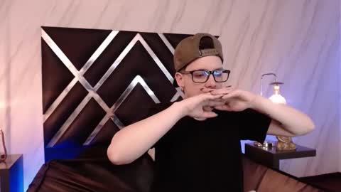 Snapshot of spencerm_ chatting on December 2025 09:08:02 PM spencerm_ online show from December 2025 09:08:02 PM