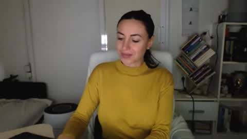 Carla online show from October 2025 02:20:01 PM