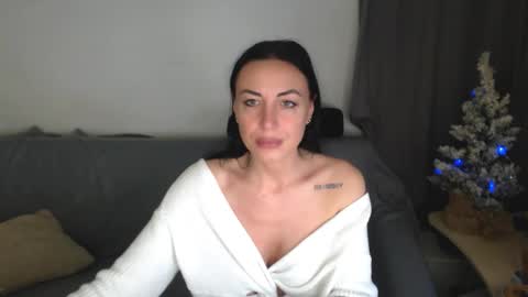 Carla online show from December 2025 07:53:02 PM