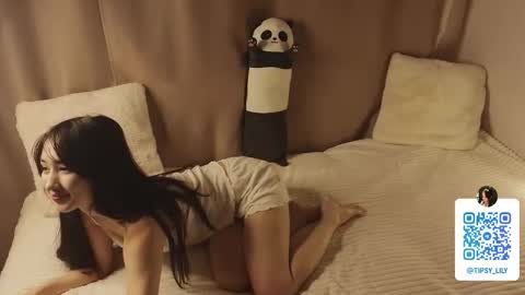 Tipsy online show from November 2025 06:18:01 PM