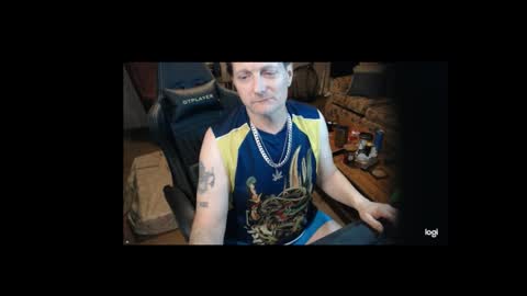 Snapshot of spider19752020 chatting on January 2025 01:10:01 AM bri and mags fun room online show from January 2025 01:10:01 AM