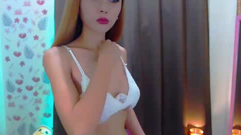 Snapshot of splendid_kim08 chatting on December 2024 09:33:02 AM Kimmy online show from December 2024 09:33:02 AM