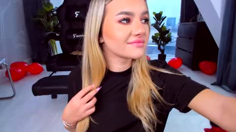 Anna online show from March 2025 12:23:01 PM