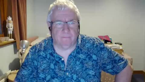 Snapshot of springtine chatting on May 2026 11:06:02 PM springtine online show from May 2026 11:06:02 PM