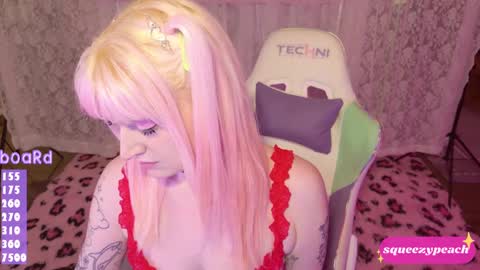 Snapshot of squeezypeach chatting on September 2025 02:44:02 AM squeezypeach online show from September 2025 02:44:02 AM