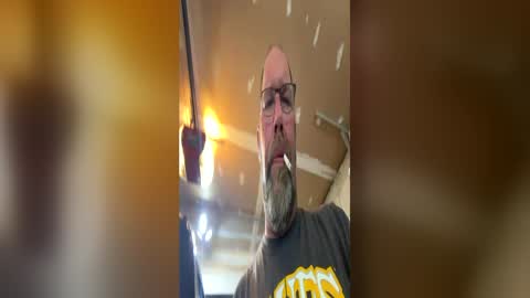 Snapshot of squirreldiamond chatting on June 2026 09:50:01 PM squirreldiamond online show from June 2026 09:50:01 PM