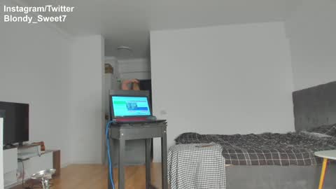 Snapshot of squirt_blondy chatting on January 2025 03:01:01 PM Caila online show from January 2025 03:01:01 PM