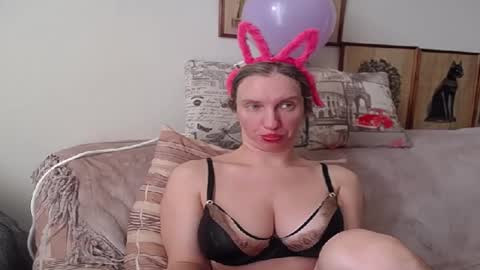 Snapshot of squirtyeleanor chatting on February 2025 10:08:02 AM SquirtyEleanor online show from February 2025 10:08:02 AM