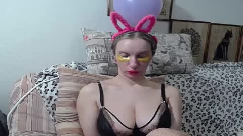 Snapshot of squirtyeleanor chatting on February 2025 09:58:02 AM SquirtyEleanor online show from February 2025 09:58:02 AM