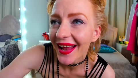 Snapshot of squirtymom chatting on February 2025 05:47:01 PM Alisa online show from February 2025 05:47:01 PM