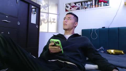 Snapshot of sr_porn01 chatting on January 2025 08:32:02 PM sr_porn01 online show from January 2025 08:32:02 PM