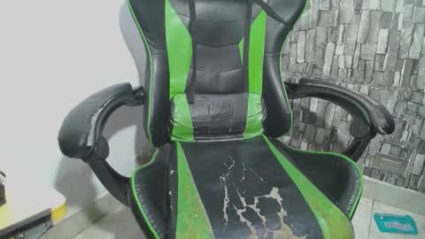 Snapshot of srfindomfeet_ chatting on February 2026 01:38:01 AM sr master cum its my old account online show from February 2026 01:38:01 AM