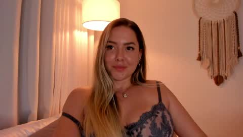 Snapshot of srta__sophie chatting on April 2026 02:31:01 AM Sophie 3 online show from April 2026 02:31:01 AM