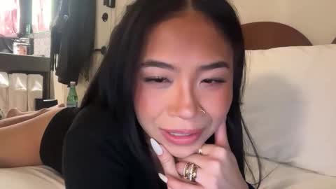 sunnie  online show from February 2026 03:44:02 AM