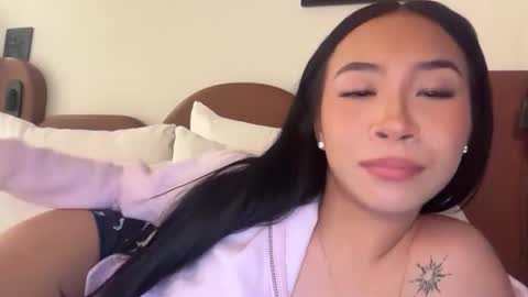 sunnie  online show from February 2026 04:07:01 AM