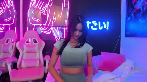 staarlightt online show from February 2026 12:15:01 AM