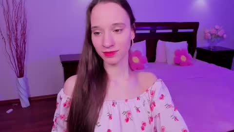 Snapshot of staceycutie chatting on March 2026 05:28:01 PM StaceyCutie online show from March 2026 05:28:01 PM