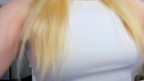Snapshot of stacy_miraclee chatting on March 2025 12:37:01 PM Stacy online show from March 2025 12:37:01 PM