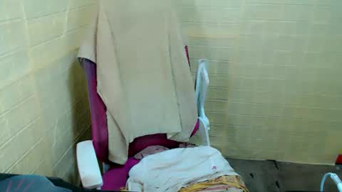 Snapshot of starfuckyut chatting on October 2025 05:07:02 AM juicyFoxCocky online show from October 2025 05:07:02 AM