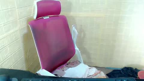 Snapshot of starfuckyut chatting on November 2025 04:43:02 AM juicyFoxCocky online show from November 2025 04:43:02 AM