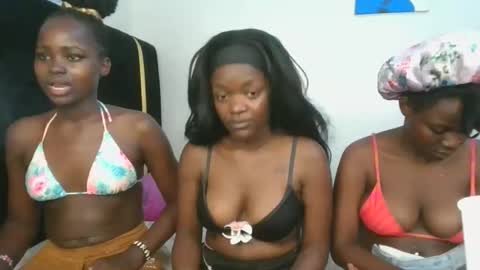 Snapshot of stargirl_lia chatting on November 2025 06:12:01 PM lia online show from November 2025 06:12:01 PM