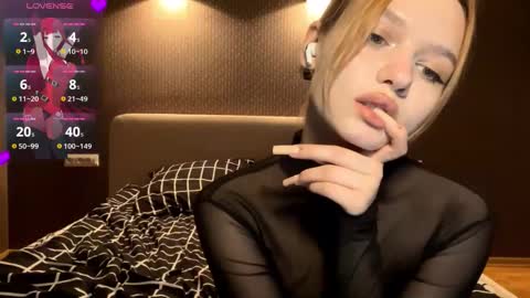 starlitsiren online show from March 2026 04:02:02 PM