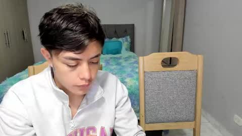 Snapshot of steban_and_kim chatting on February 2025 09:53:02 PM steban and kim online show from February 2025 09:53:02 PM