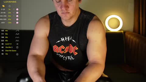 Snapshot of steevemuscle chatting on December 2024 02:29:02 AM Steeve online show from December 2024 02:29:02 AM