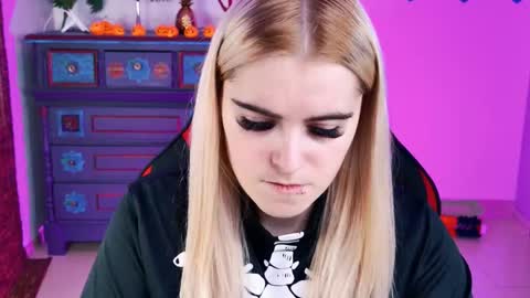 Snapshot of stef_nicks chatting on October 2025 09:00:02 AM stef_nicks online show from October 2025 09:00:02 AM