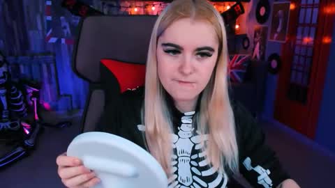 Snapshot of stef_nicks chatting on October 2025 09:10:01 AM stef_nicks online show from October 2025 09:10:01 AM