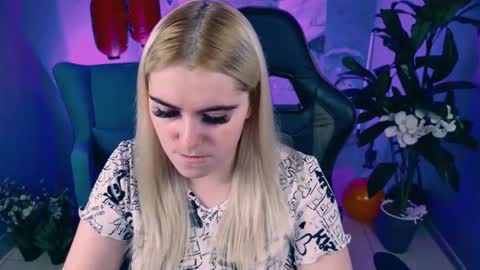 Snapshot of stef_nicks chatting on November 2025 09:10:01 AM stef_nicks online show from November 2025 09:10:01 AM