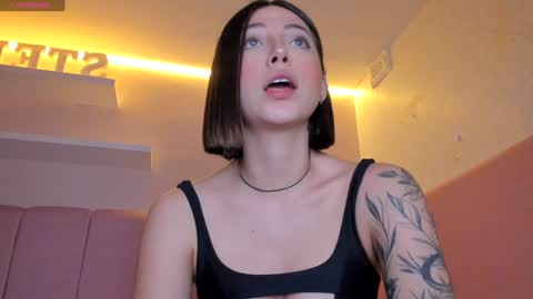 Stefa Gomez  online show from December 2024 01:49:01 PM