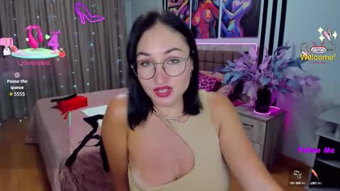 Snapshot of stefanawinter chatting on October 2025 10:24:01 AM StefanaWinter online show from October 2025 10:24:01 AM