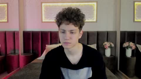 Esrefan online show from March 2026 08:00:01 PM