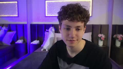 Esrefan online show from April 2026 08:01:02 PM